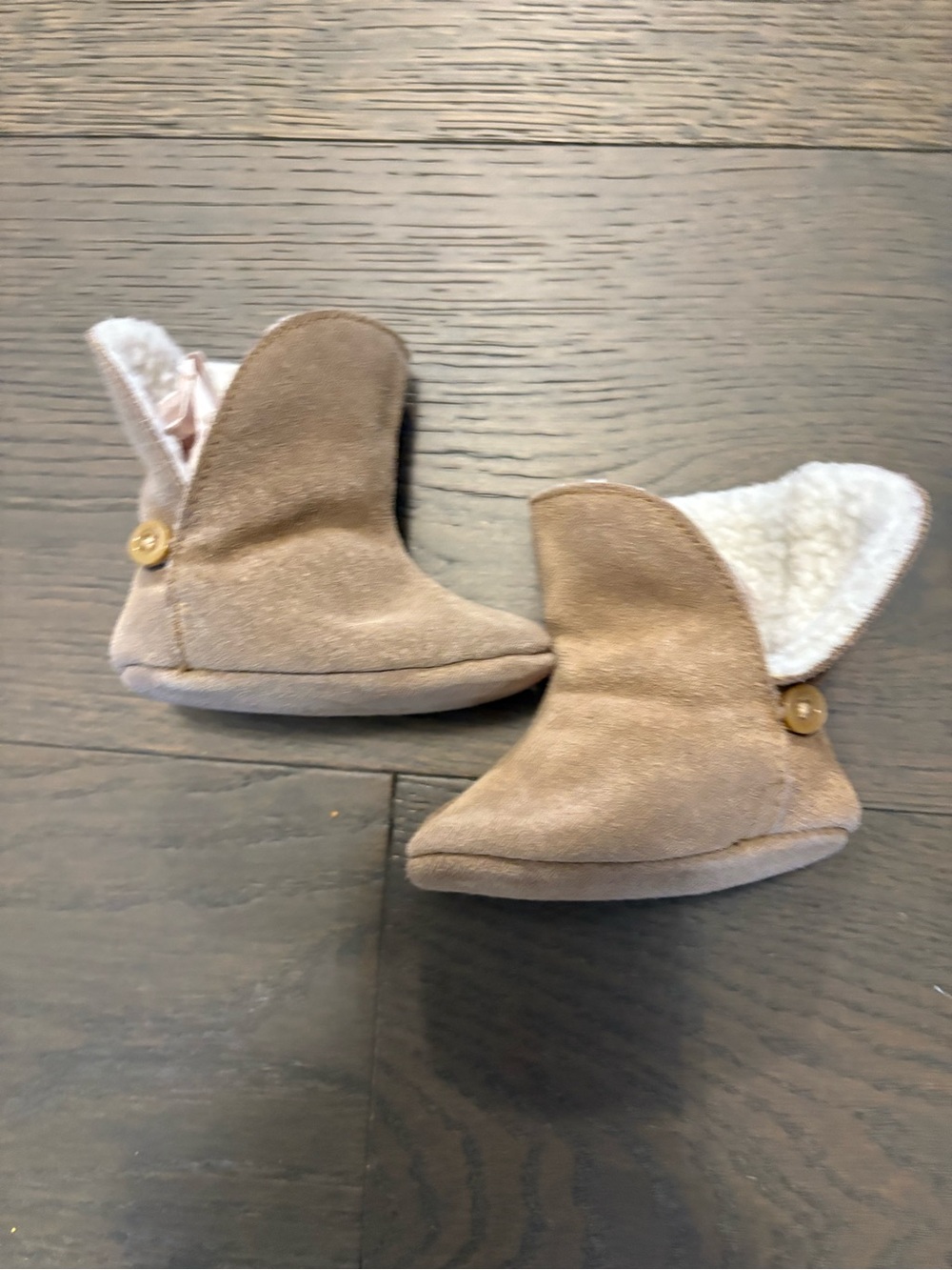 Baby gap baby warm Sherpa booties 6-12M NWT